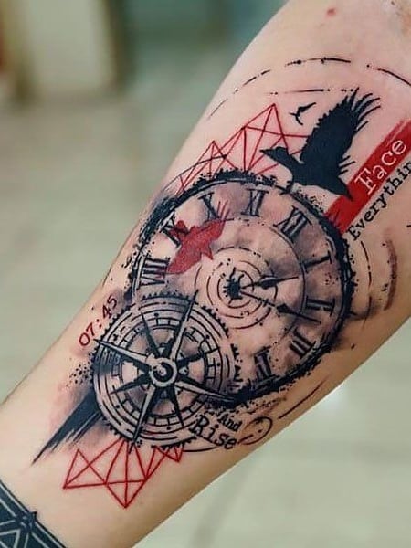 Tatuaje de reloj de brujula