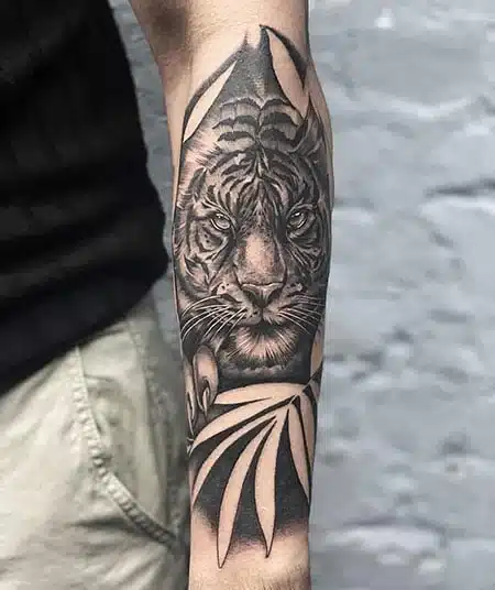 Tatuaje de antebrazo de tigre