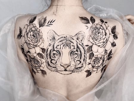 Tatuaje de espalda de tigre