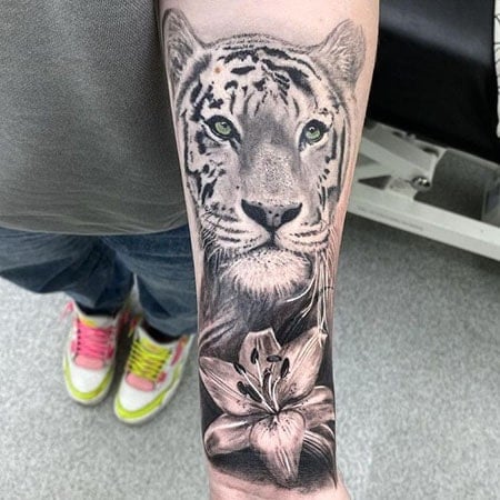 Tatuaje de lirio de tigre