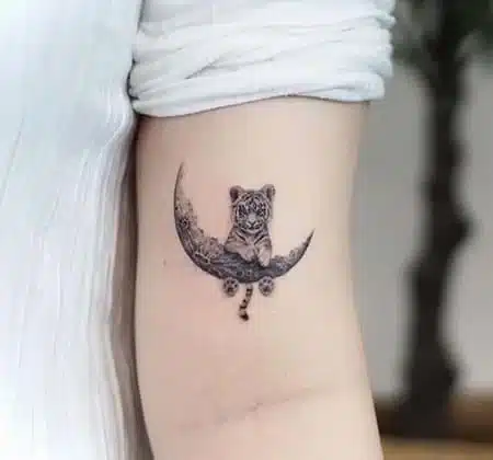 Tatuaje de luna de tigre