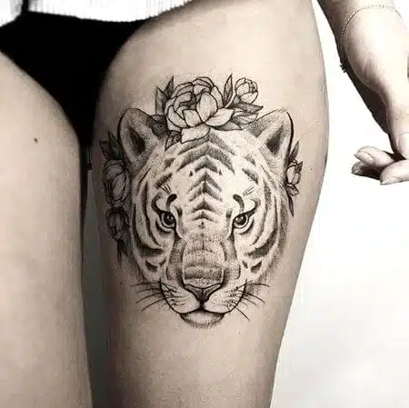 Tatuaje de muslo de tigre