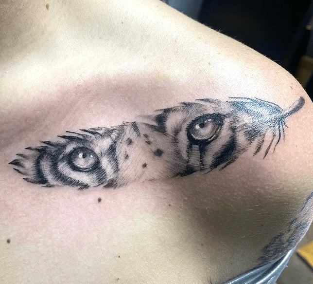 Tatuaje de ojos de tigre