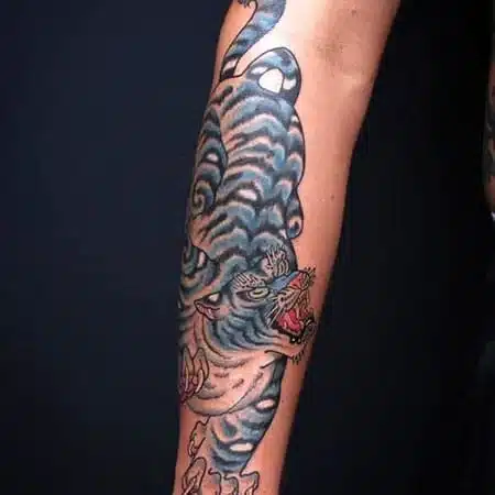 Tatuaje de tigre azul