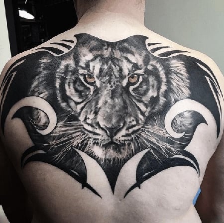 Tatuaje tribal de tigre