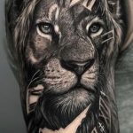 tatuaje de media manga de leon y reloj