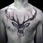Tatuaje de clavícula de ciervo hombre