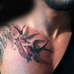 Tatuaje de clavícula pajaros