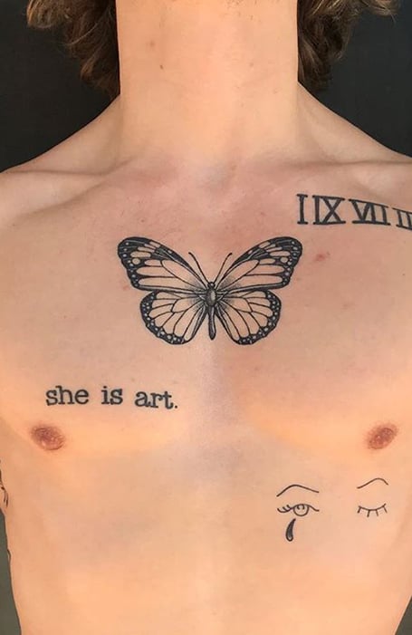 Tatuaje de mariposa minimalista