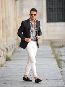 Outfit Blazer negro con pantalón blanco hombre